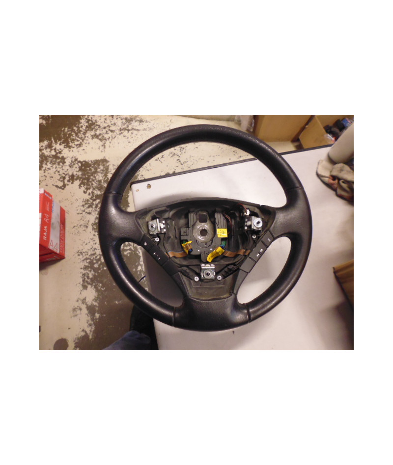 Volante con comandi per...