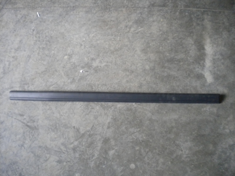 Modanatura porta anteriore...